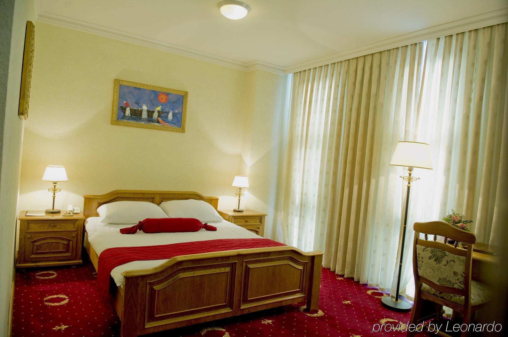 Hotel Victory Priştine Dış mekan fotoğraf